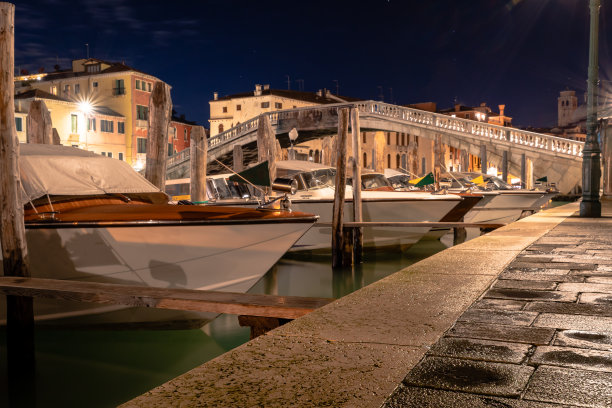 停靠水上的士图片下载