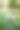 可爱的小女婴坐在自然的水池里，沐浴在夏天。快乐的女孩在花园里玩桃子和苹果洗澡。图片下载