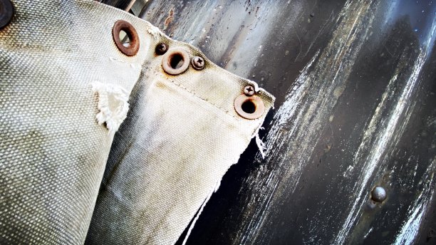 帆布，有金属环，固定在波纹金属上图片下载