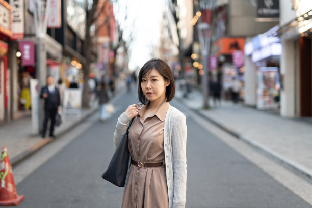 坚定的女人图片下载