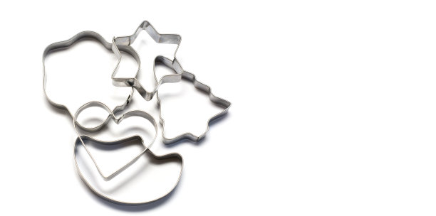 烘焙饼干和普里亚尼科夫金属的形状。在白色背景上。糖果店的库存图片下载