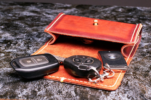 带钥匙的皮包图片下载