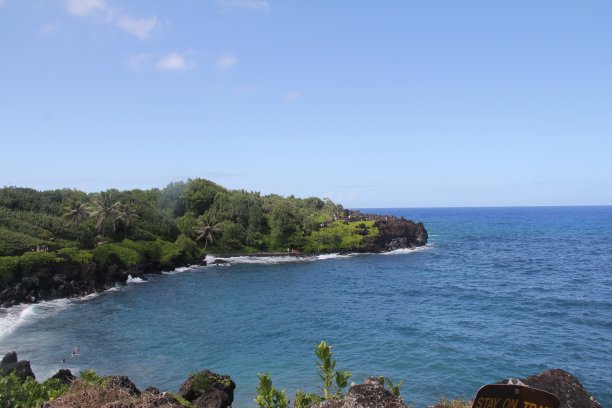 阳光明媚的海岸美景图片下载