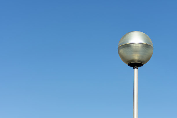 照亮市区的路灯图片下载