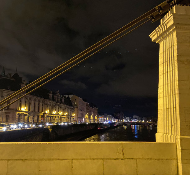 格勒诺布尔在《暮光之城》图片下载