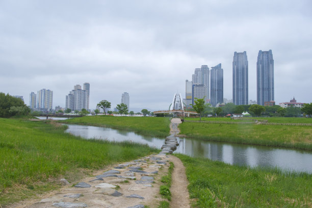 韩国蔚山市美丽的大花港国家公园的大桥。图片下载