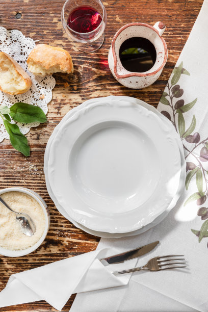 意大利的餐桌上图片下载