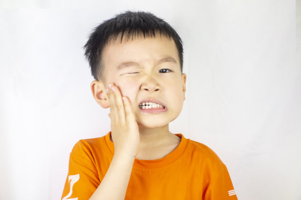 那孩子痛得满脸都是图片下载