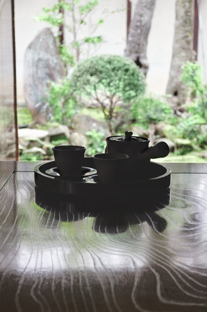 桌上的日本茶具图片下载
