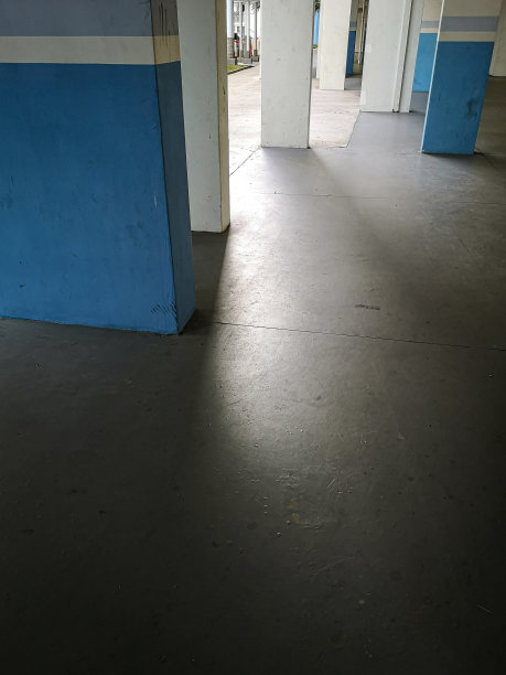 空甲板上的光和影图片下载