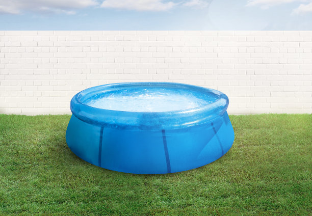 后院的充气泳池图片下载