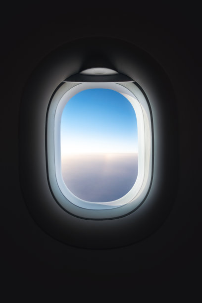 飞行中的飞机窗口图片下载