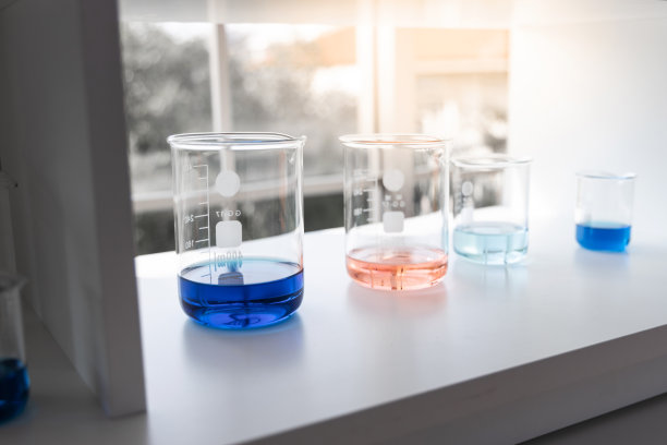 设备在实验室。医疗设备技术与研究概念。图片下载