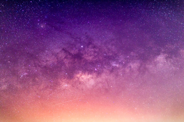 银河系中有恒星和宇宙尘埃图片下载