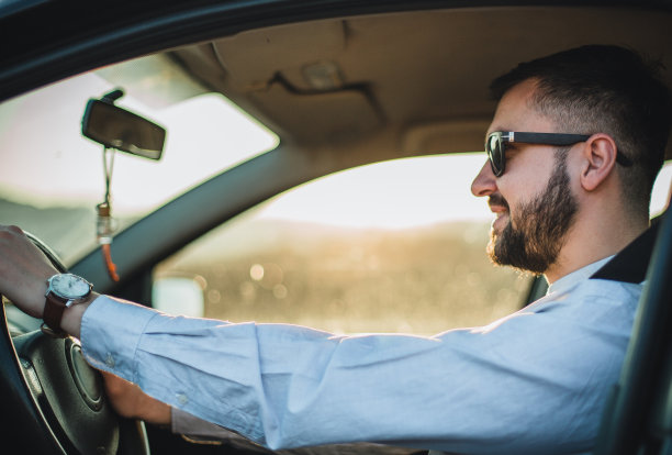 驾驶汽车图片下载