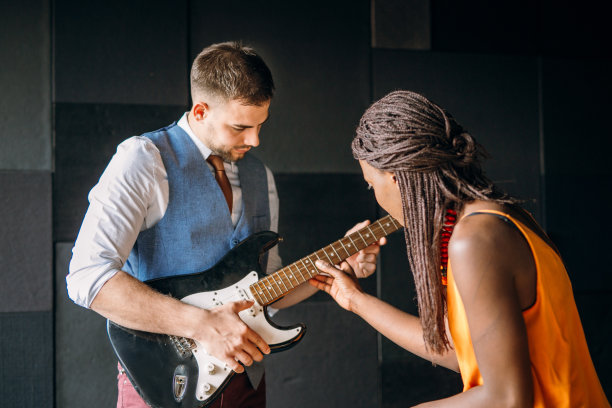 喝咖啡休息时间玩得开心图片下载