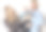 父亲和母亲与婴儿男孩在工作室的白色背景图片下载