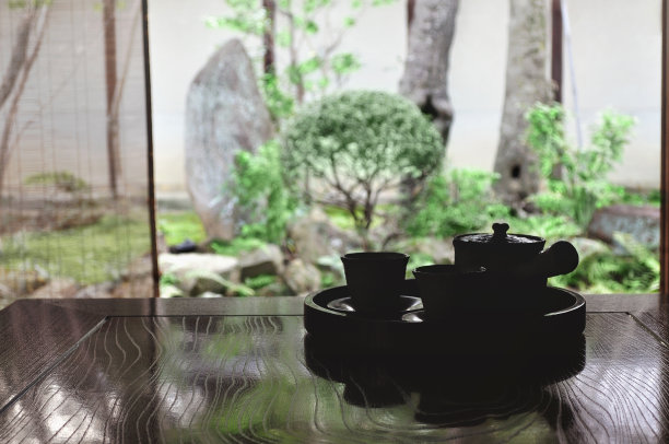 桌上的日本茶具图片下载