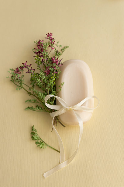 手工肥皂与野花提取。卫生,手工产品图片下载