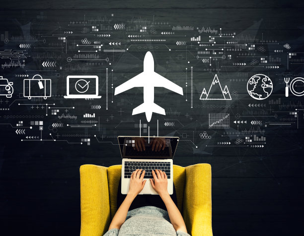 用笔记本电脑预订机票的概念图片下载