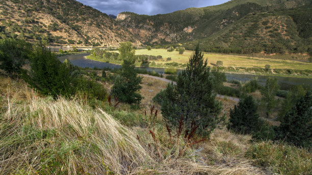 科罗拉多河，格伦伍德峡谷度假村，美国科罗拉多州图片下载