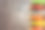 各种颜色的果汁在瓶子上的深色背景，垂直边界。俯视图，平放。果汁-火龙果、橙、猕猴桃、胡萝卜、番石榴、番茄。图片下载