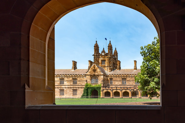 澳大利亚悉尼大学的主四合院建筑。图片下载