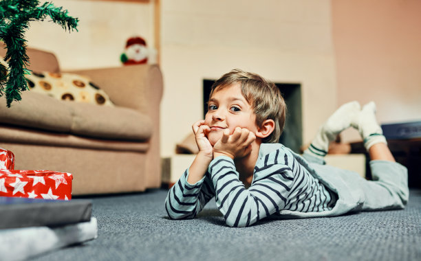 等着圣诞老人露面图片下载