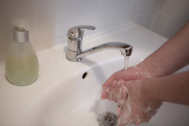 用抗菌肥皂洗手图片下载