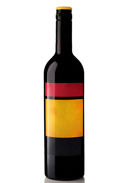 白色背景上的一瓶葡萄酒图片下载