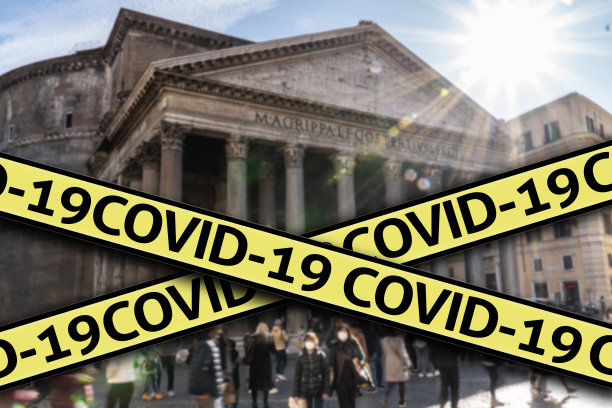 意大利罗马万神殿，一群戴着医用口罩的游客图片下载