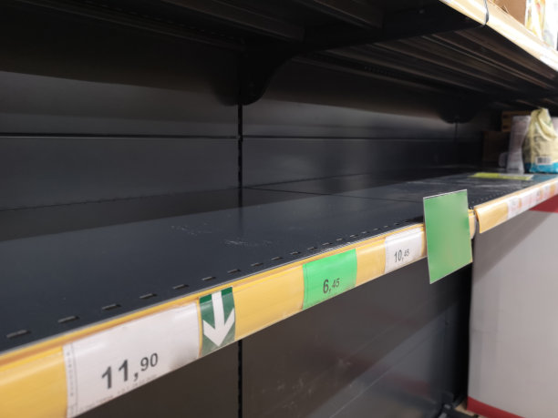 因为囤积而清空货架图片下载