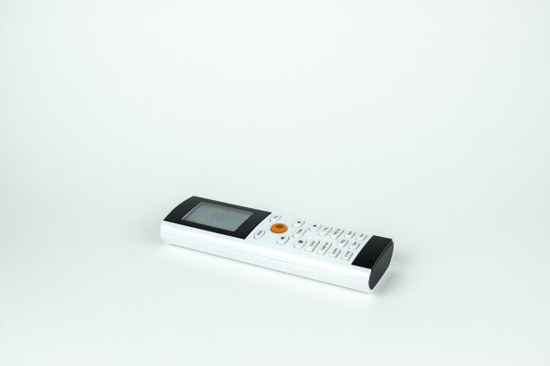 空调遥控。在白色背景上。图片下载