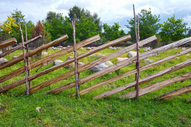 羊圈的木栅栏。图片下载