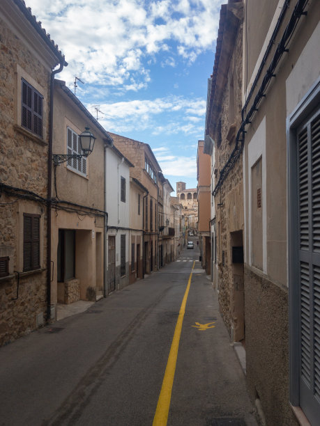 西班牙马略卡岛阿尔塔镇的城市景观图片下载