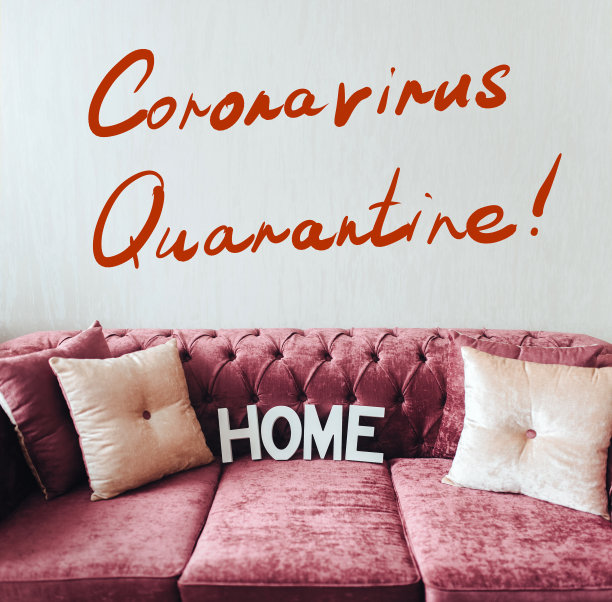 COVID-19疫情- 2019-nCoV概念。白色字母组成了“沙发上的家”这个词。墙上的说明:冠状病毒隔离!自我隔离的概念。MERS-Cov。图片下载