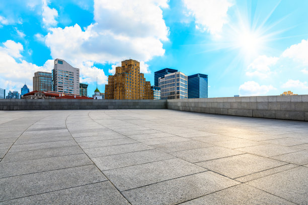 上海夏季广场铺装与城市建筑景观图片下载