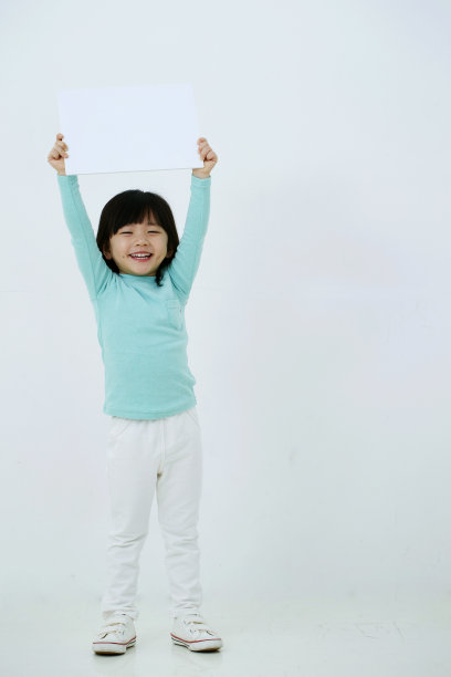 拿着白板的韩国女孩图片下载