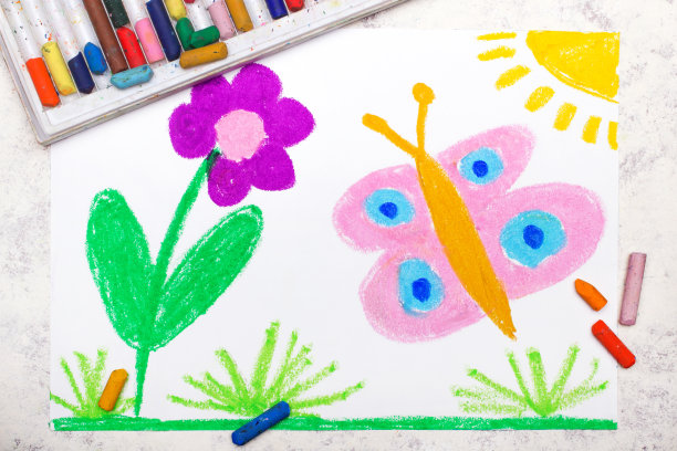 彩色图画照片:美丽的蝴蝶和花朵。春天的草地图片下载