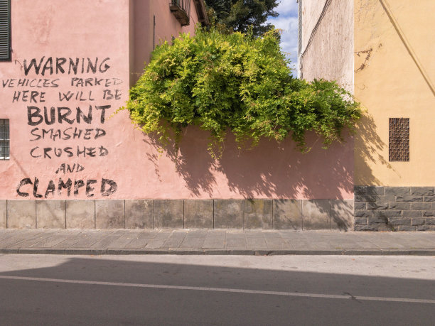 过度执法图片下载