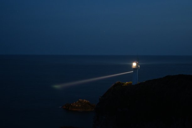 晚上的四国灯塔图片下载