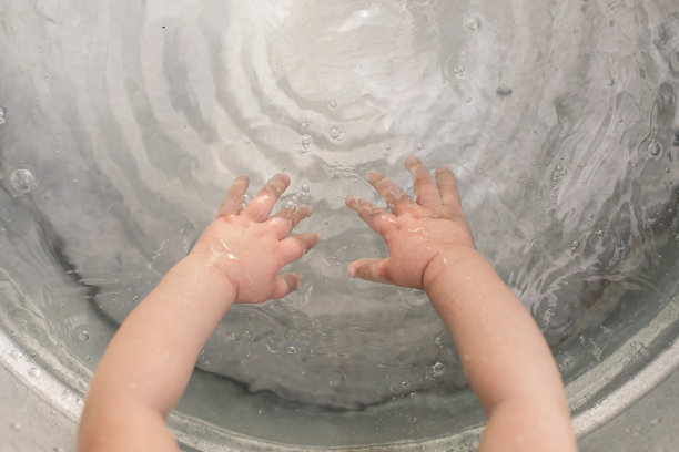 婴儿用水洗手图片下载