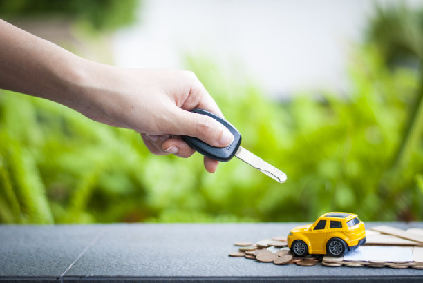 汽车贷款设计用于购买住房或商业投资贷款的资金。图片下载