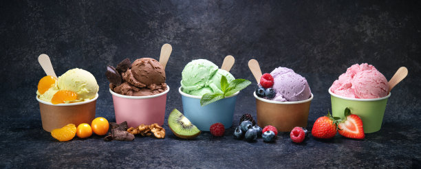 纸杯里装着五颜六色的冰淇淋图片下载