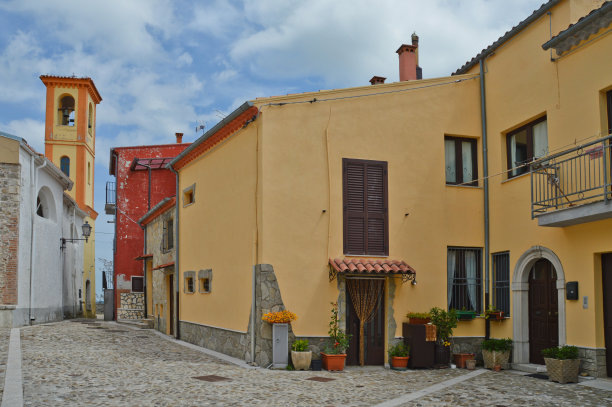意大利南部中世纪村庄比萨恰的旅游之旅图片下载