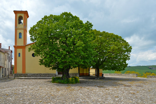 意大利南部中世纪村庄比萨恰的旅游之旅图片下载