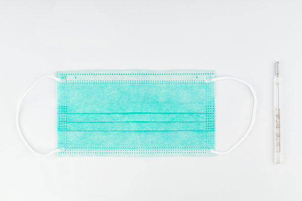 医用口罩和温度计图片下载