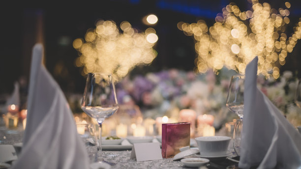 婚宴餐桌室内装饰用餐桌设置图片下载