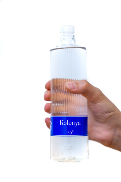 手持古龙水瓶和背面白色背景图片下载