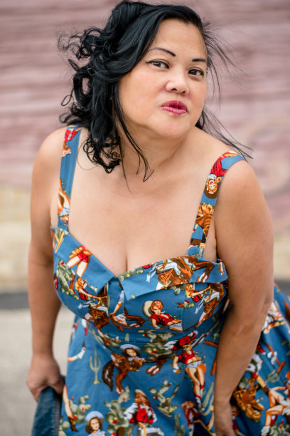 女子姿势图片下载